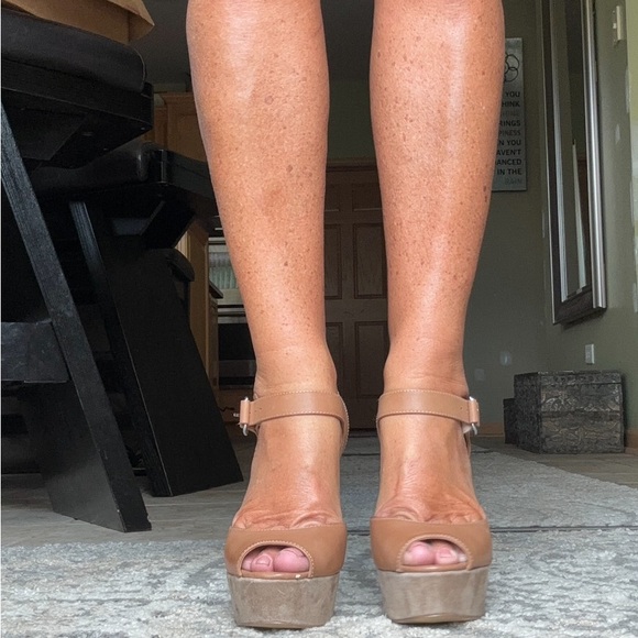 Steve Madden “Jillyy” Tan Leather Platform Peep Toe Heels NWOB Gorgeous! - Picture 13 of 16